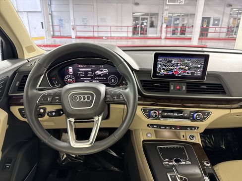 Used 2019 Audi Q5 Prestige w/ Prestige Package image 16