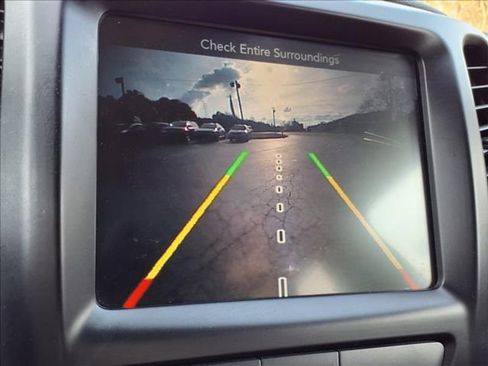 Used 2017 Jeep Cherokee Latitude w/ Safety/Convenience Group image 18