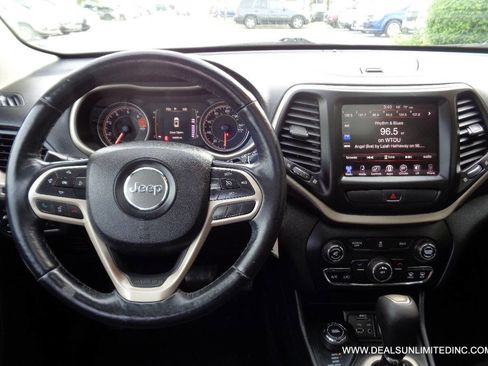 Used 2017 Jeep Cherokee Latitude w/ True North Edition AWD/4WD image 11