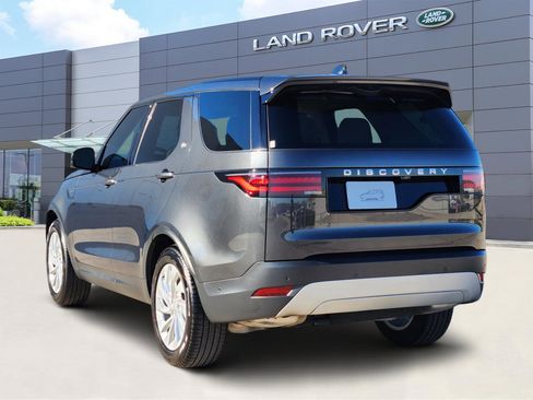 Used 2025 Land Rover Discovery S image 4