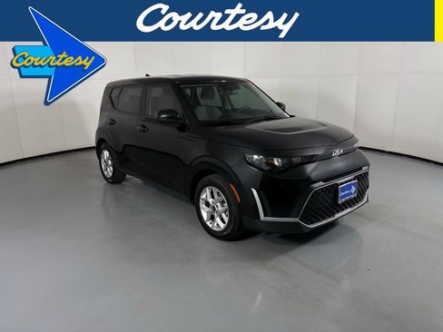 Used 2023 Kia Soul LX w/ Option Group 015 FWD image 1