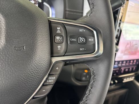 New 2026 RAM 3500 Laramie AWD/4WD image 32