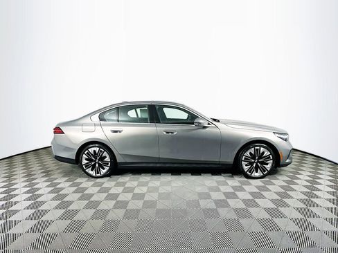 Used 2026 BMW 530i xDrive AWD/4WD image 9