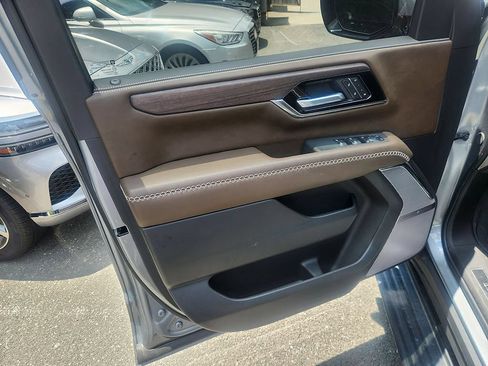 Used 2026 GMC Yukon XL Denali Ultimate AWD/4WD image 4