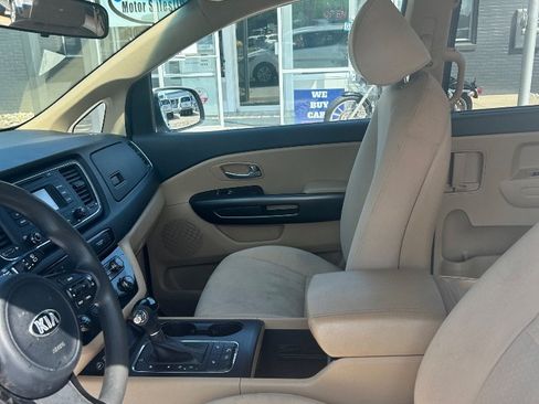 Used 2016 Kia Sedona LX w/ LX Convenience Package FWD image 8