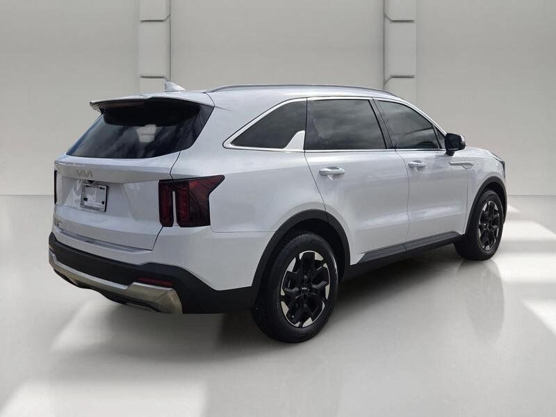 Used 2024 Kia Sorento S w/ Panoramic Sunroof Package FWD image 5