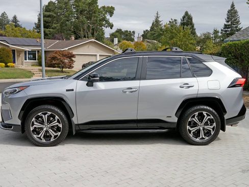 Used 2021 Toyota RAV4 XSE image 8