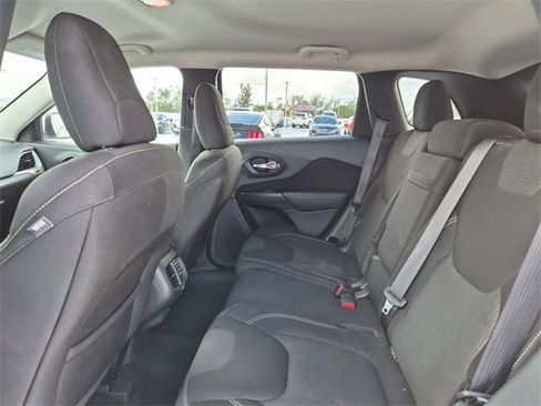 Used 2015 Jeep Cherokee Latitude w/ Cold Weather Group image 21