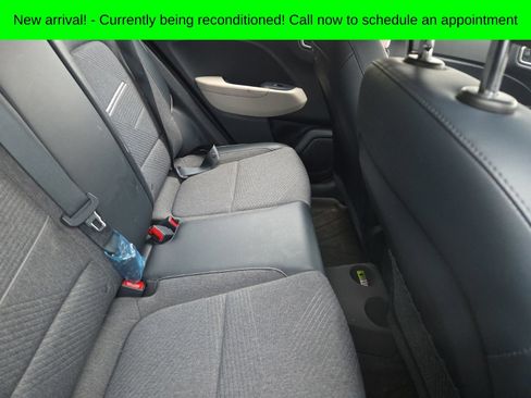 Used 2022 Hyundai Venue Limited FWD image 9