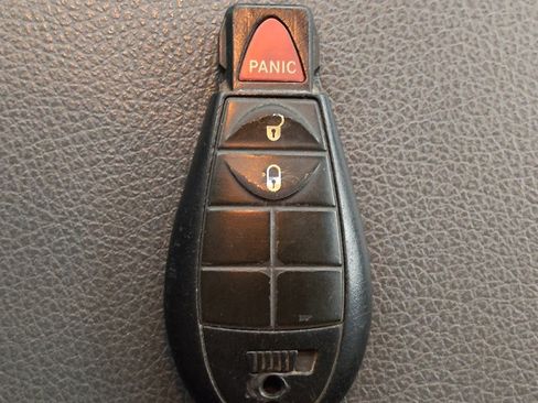 Used 2020 RAM 1500 Classic SLT image 32