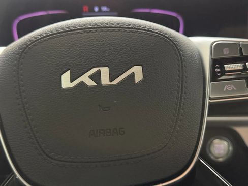 Used 2024 Kia Telluride LX FWD image 30