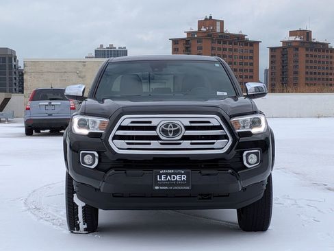 Used 2019 Toyota Tacoma Limited image 2
