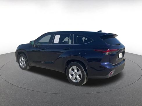 Used 2025 Toyota Highlander LE image 10