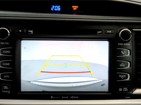 Used 2019 Toyota Highlander Limited w/ Carpet Mat Package (TMS) image 32