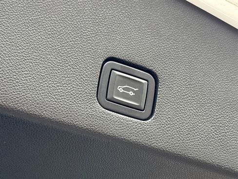 Used 2021 Cadillac XT6 Premium Luxury image 16