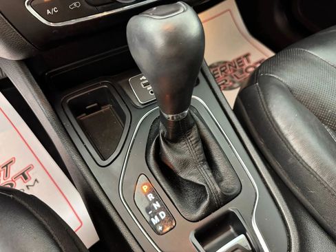 Used 2021 Jeep Cherokee Latitude Lux w/ Comfort/Convenience Group image 22