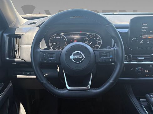 Used 2024 Nissan Pathfinder SL AWD/4WD image 12