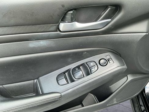 Used 2025 Nissan Altima 2.5 SV AWD/4WD image 23