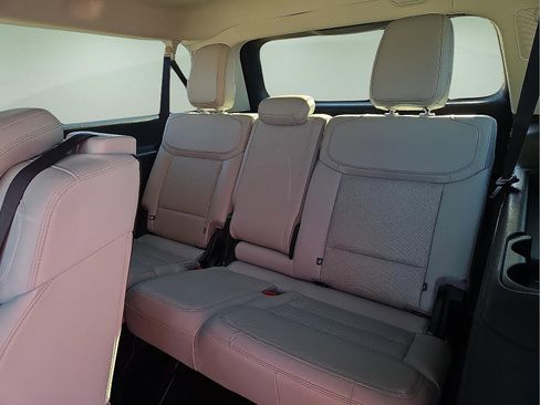 Certified 2025 Ford Expedition Max Platinum image 10