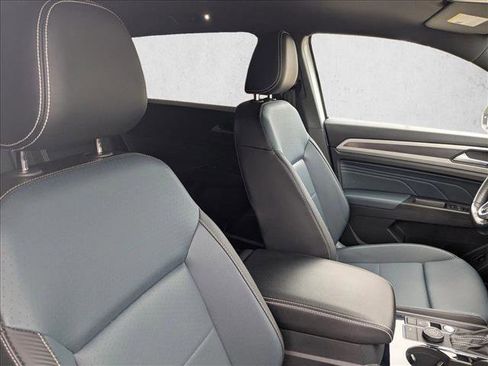 Used 2022 Volkswagen Atlas Cross Sport SEL R-Line image 20