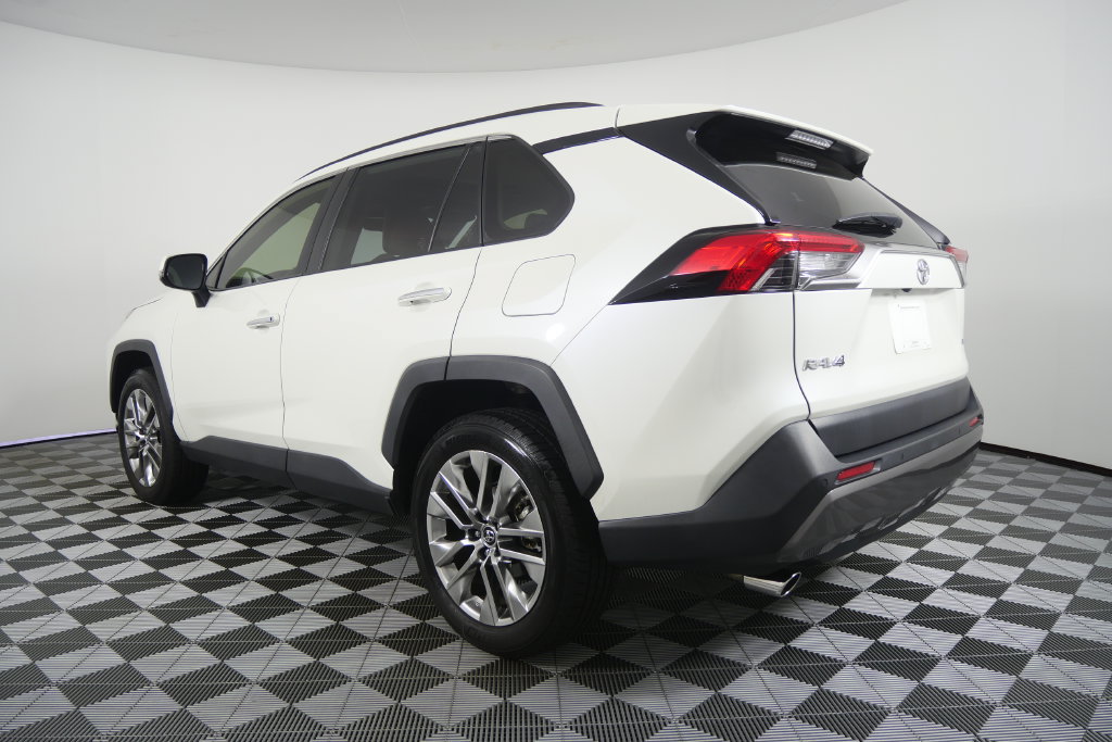 Used 2019 Toyota RAV4 Limited w/ Cold Weather Package FWD image 6
