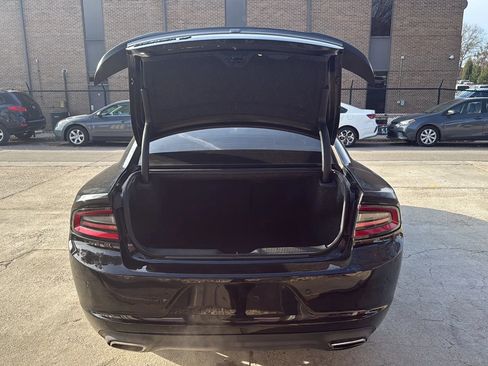 Used 2019 Dodge Charger SXT w/ Blacktop Package image 9