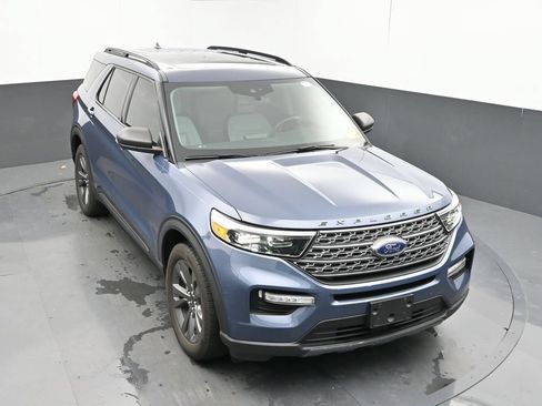 Used 2021 Ford Explorer XLT w/ Equipment Group 202A AWD/4WD image 27