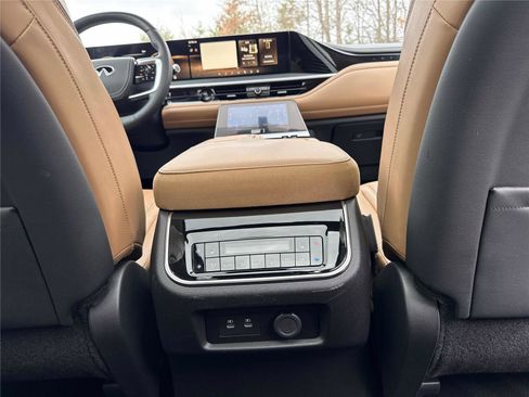 Certified 2025 INFINITI QX80 Sensory image 29