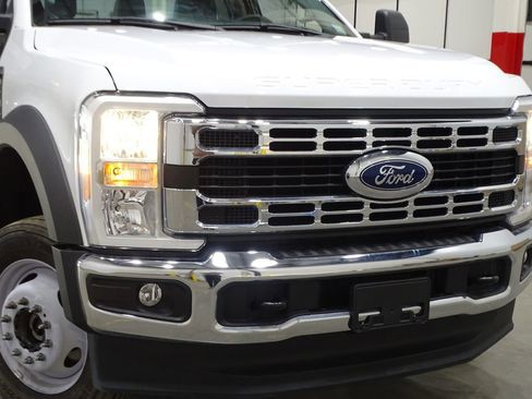 Used 2023 Ford F550 4x4 Regular Cab Super Duty image 37