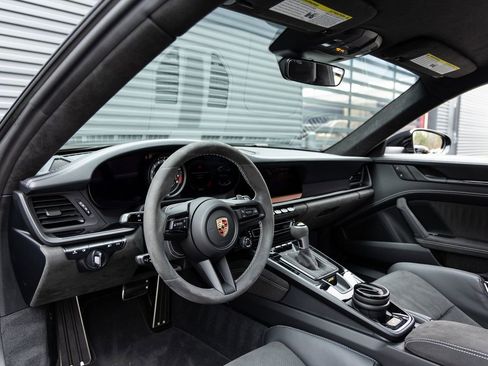 Certified 2024 Porsche 911 GT3 image 4