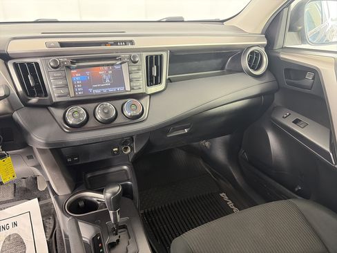 Used 2018 Toyota RAV4 LE w/ All Weather Liner Package FWD image 4