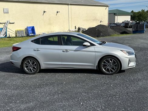 Used 2020 Hyundai Elantra Limited w/ Ultimate Package 03 FWD image 9