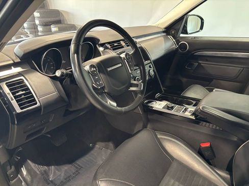 Used 2017 Land Rover Discovery First Edition AWD/4WD image 10