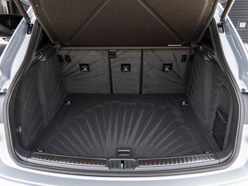 Certified 2025 Porsche Macan image 37