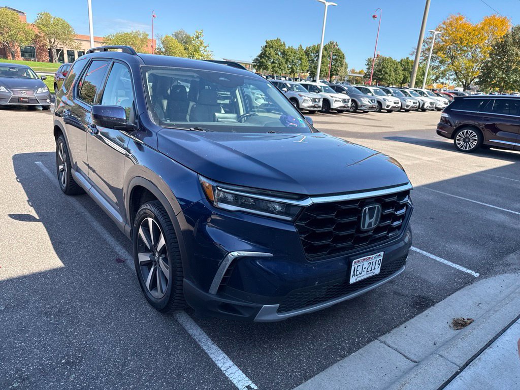 Used 2023 Honda Pilot Touring image 1