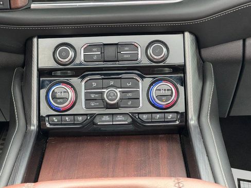 Used 2024 GMC Yukon Denali Ultimate image 18