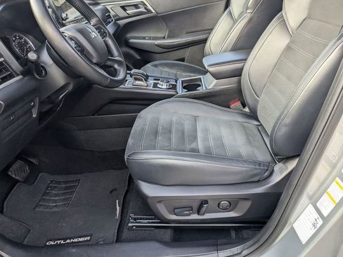 Used 2024 Mitsubishi Outlander SE image 11