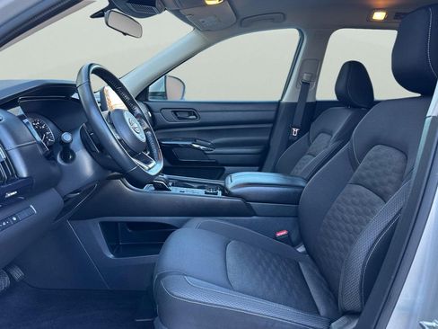 Used 2024 Nissan Pathfinder SV image 14