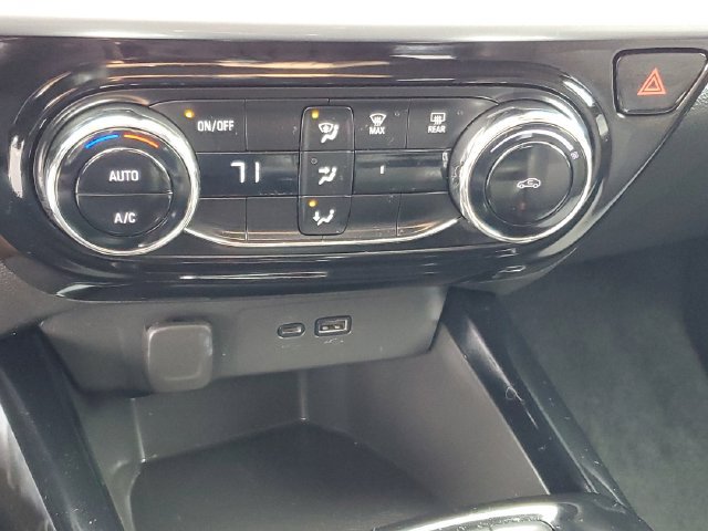 Used 2025 Chevrolet Trax LT FWD image 19