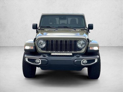 Used 2025 Jeep Gladiator Sport AWD/4WD image 3
