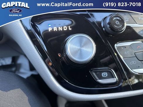 Used 2024 Chrysler Pacifica Touring-L image 28