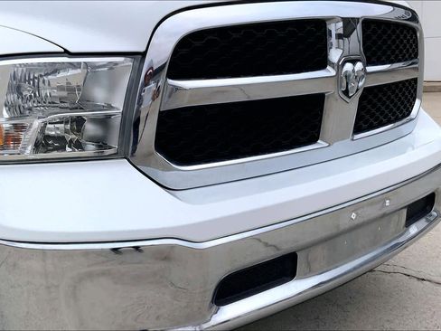 Used 2018 RAM 1500 Classic SLT image 27