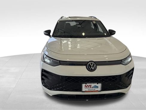 New 2025 Volkswagen Tiguan SE R-Line image 8