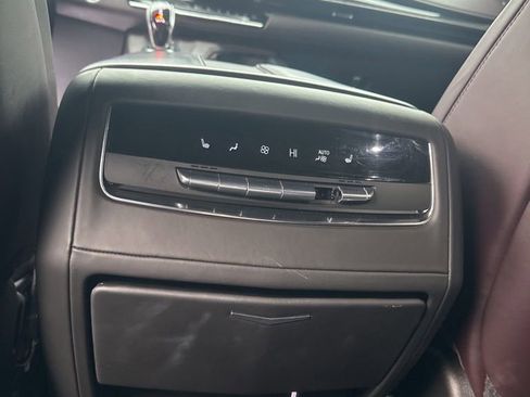 Used 2022 Cadillac Escalade Sport Platinum w/ LPO, ONYX Package image 18