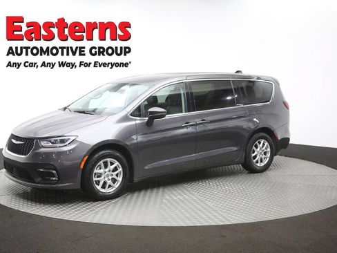 Used 2023 Chrysler Pacifica Touring-L FWD image 58