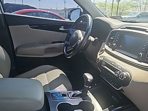 Used 2019 Kia Sorento EX image 12