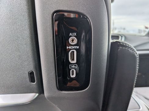 New 2026 Chrysler Pacifica Limited w/ Uconnect Theater Family Group image 26