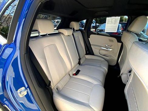 Used 2025 Mercedes-Benz GLA 250 4MATIC image 33