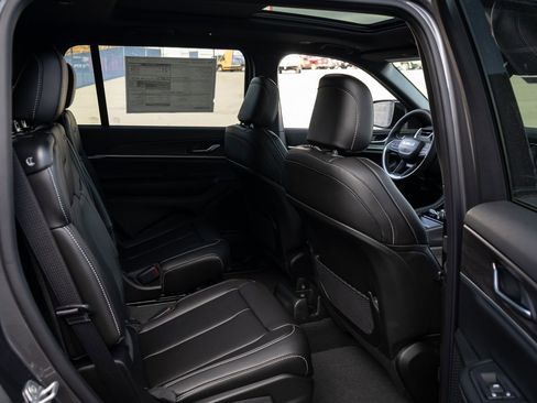 New 2025 Jeep Grand Cherokee L Limited AWD/4WD image 22