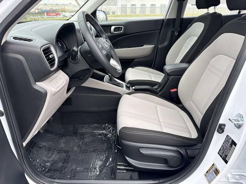 Used 2025 Hyundai Venue SEL FWD image 24